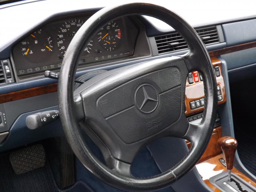 Панель приборов Mercedes-Benz 500E (W124) 1993 года  (фото 13 из 21)